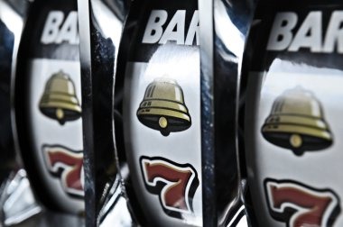 Bigger Bass Bonanza fishing bonus round showing expanded reels and catch-based payouts